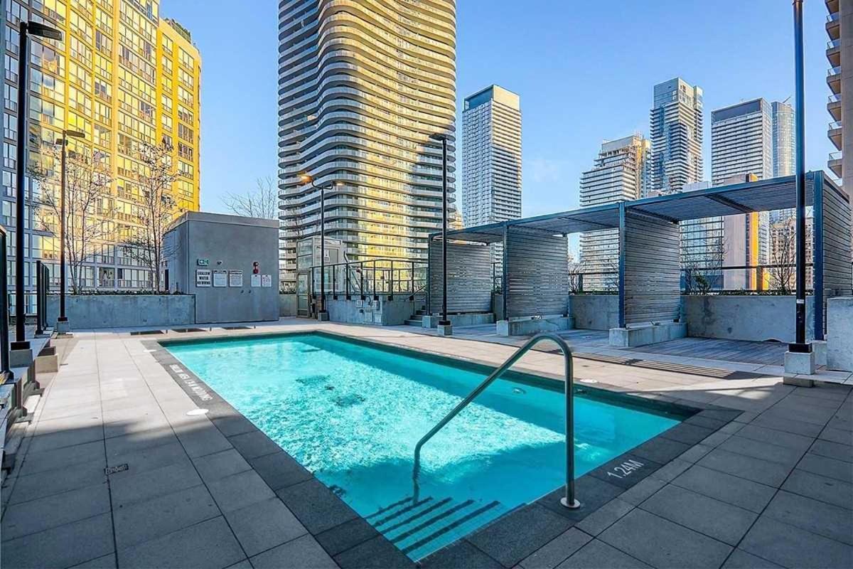 Luxury View In Toronto Downtown 3 Bedroom 2.5 Bathroom 1 Parking Ngoại thất bức ảnh